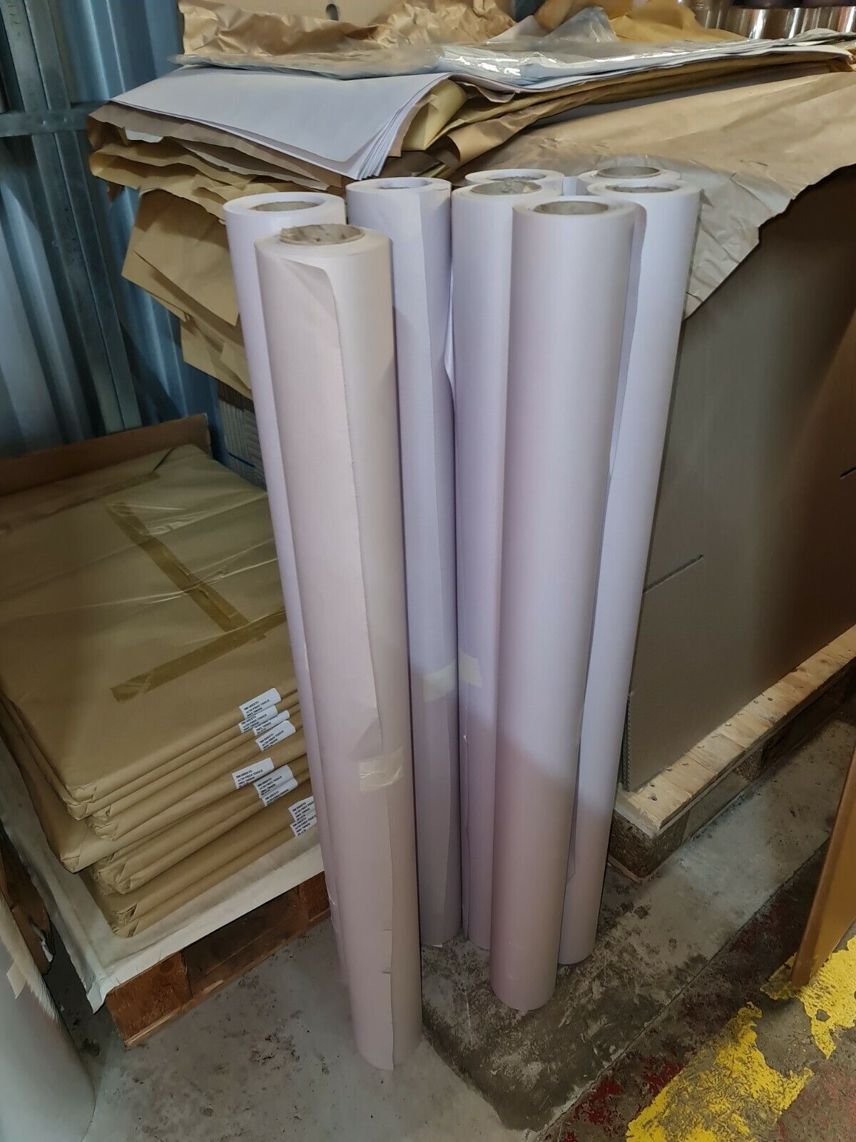 Premium newsprint packing paper roll