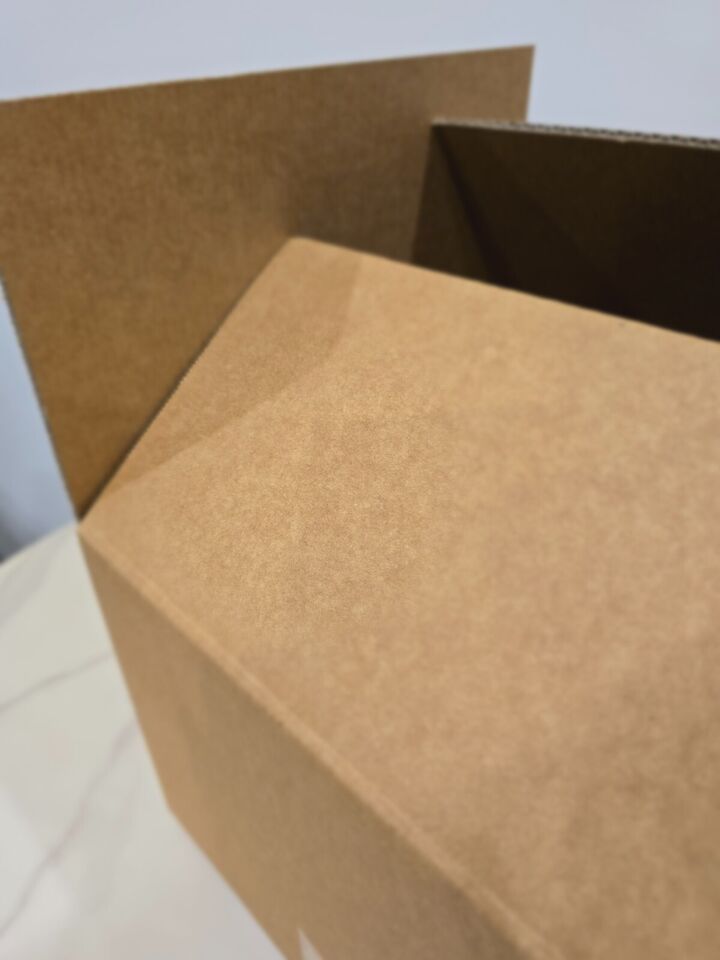 Heavy duty shipping box for fragile items