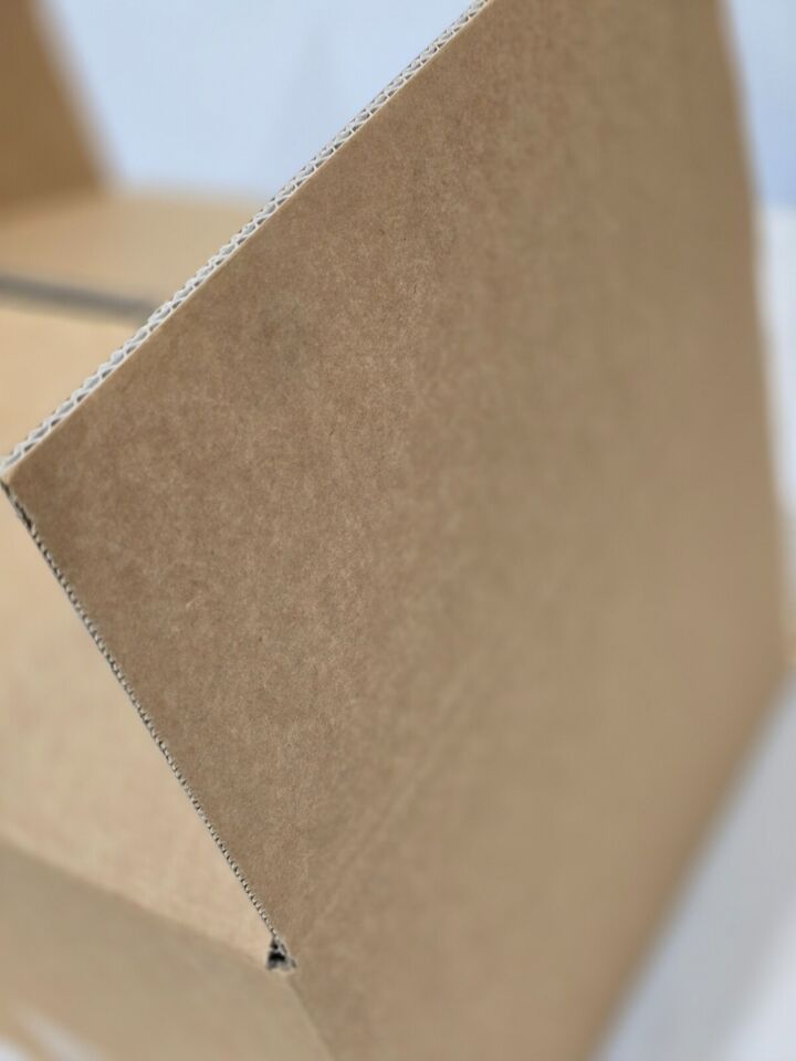 Moist resistant cardboard mailing boxes